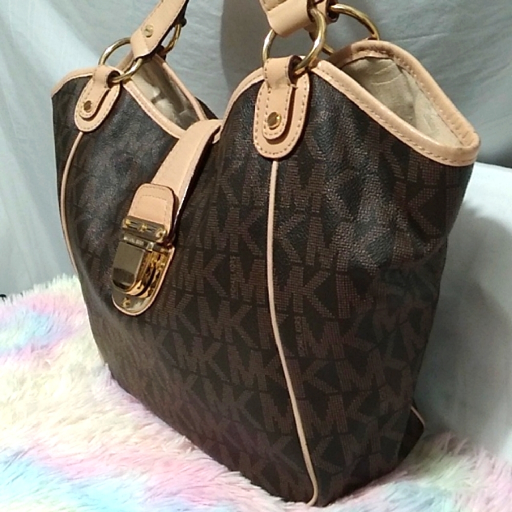 EASTER SALE! Authentic Michael Kors Jet Set Two Way  Shoulder bag Gently Used - Picture 4 of 16